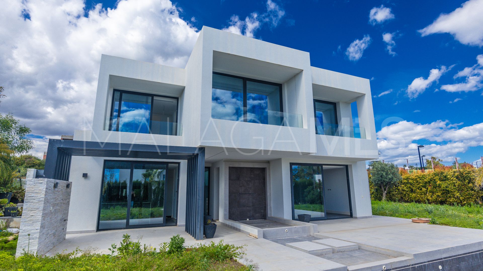 Villa for sale in New Golden Mile