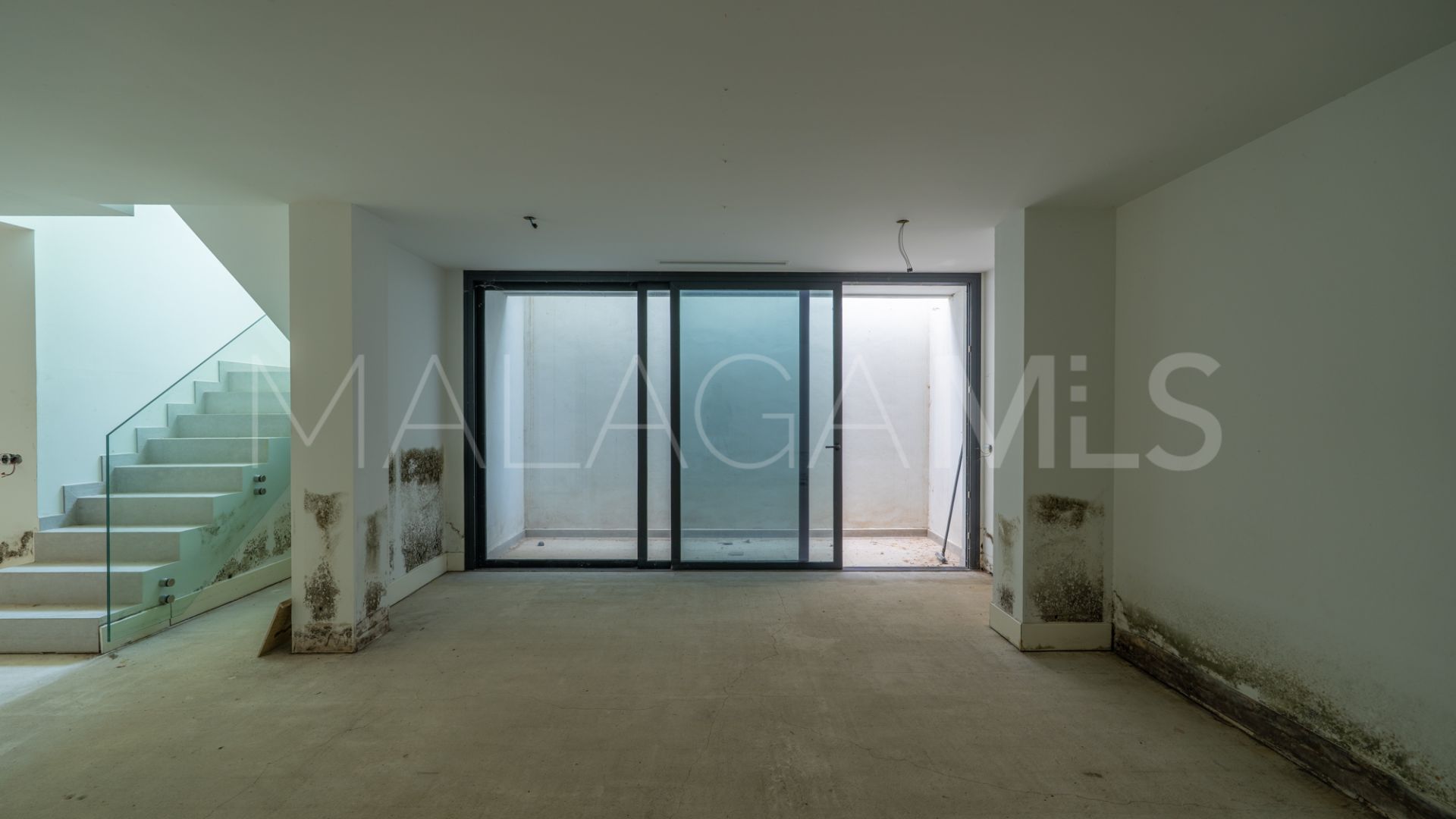 Villa for sale in New Golden Mile