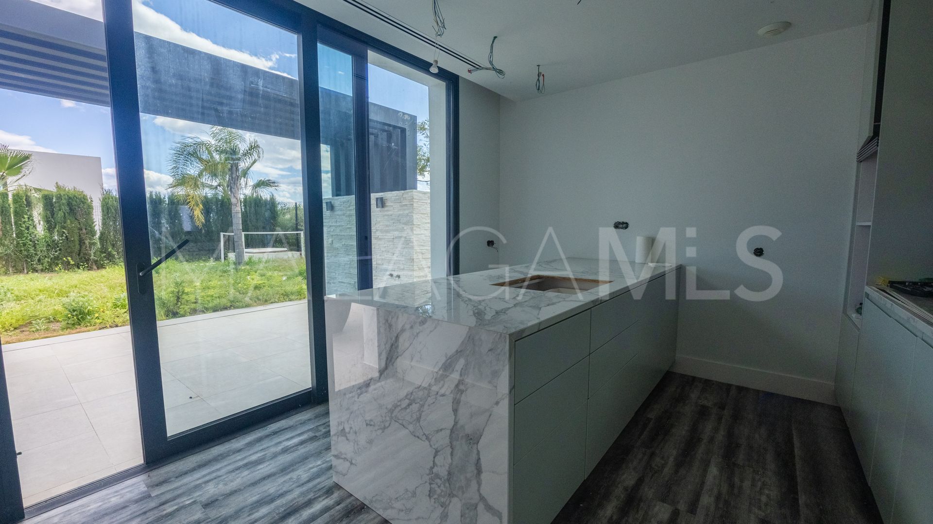 Villa for sale in New Golden Mile