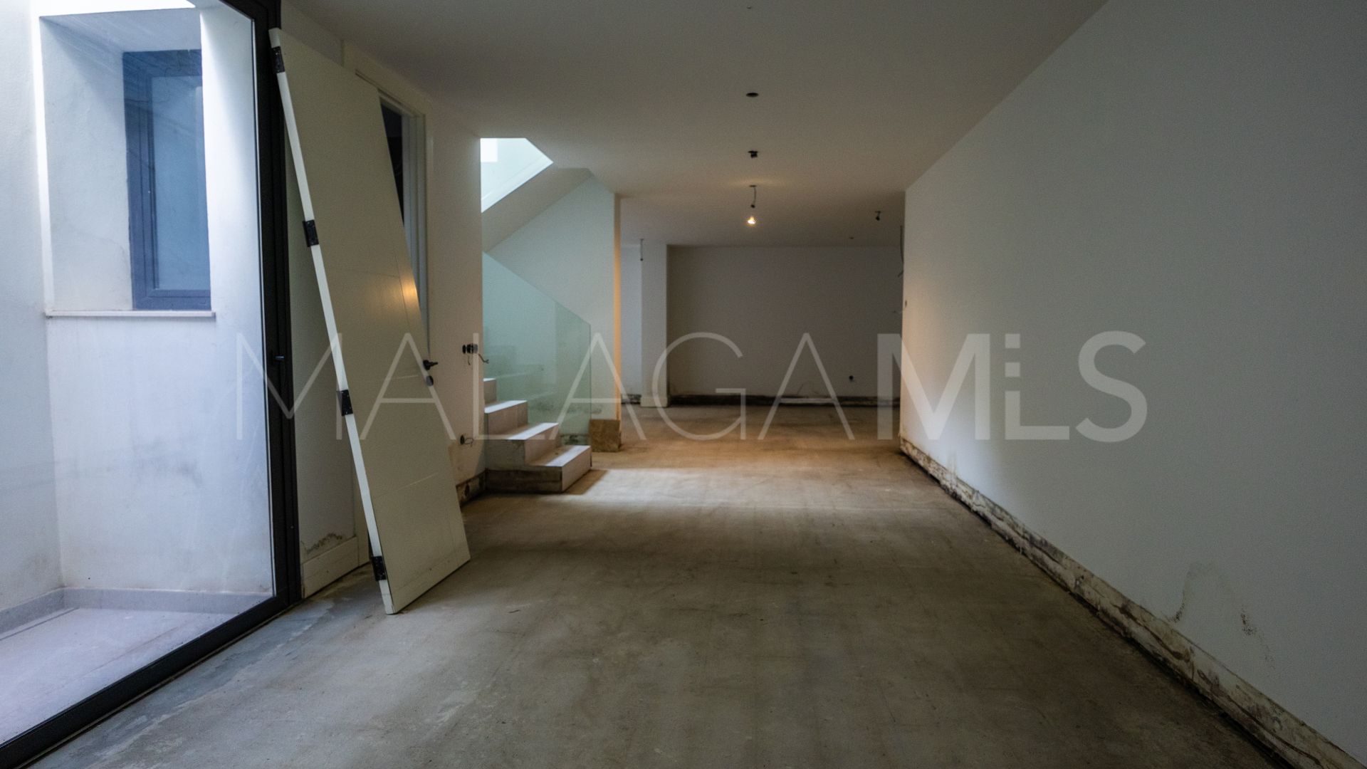 Villa for sale in New Golden Mile