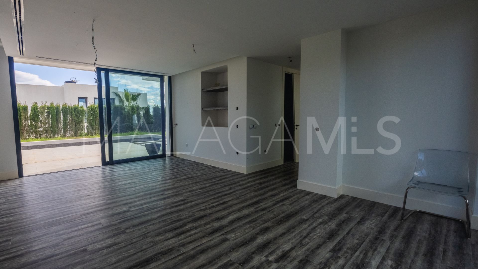 Villa for sale in New Golden Mile