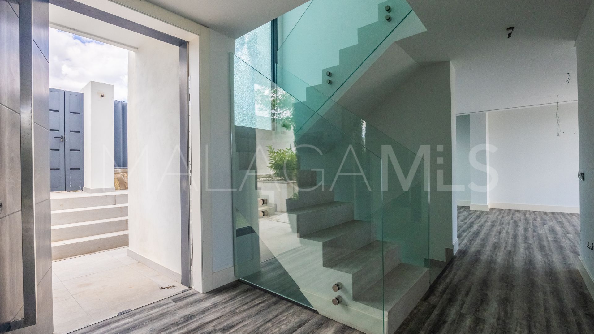 Villa for sale in New Golden Mile