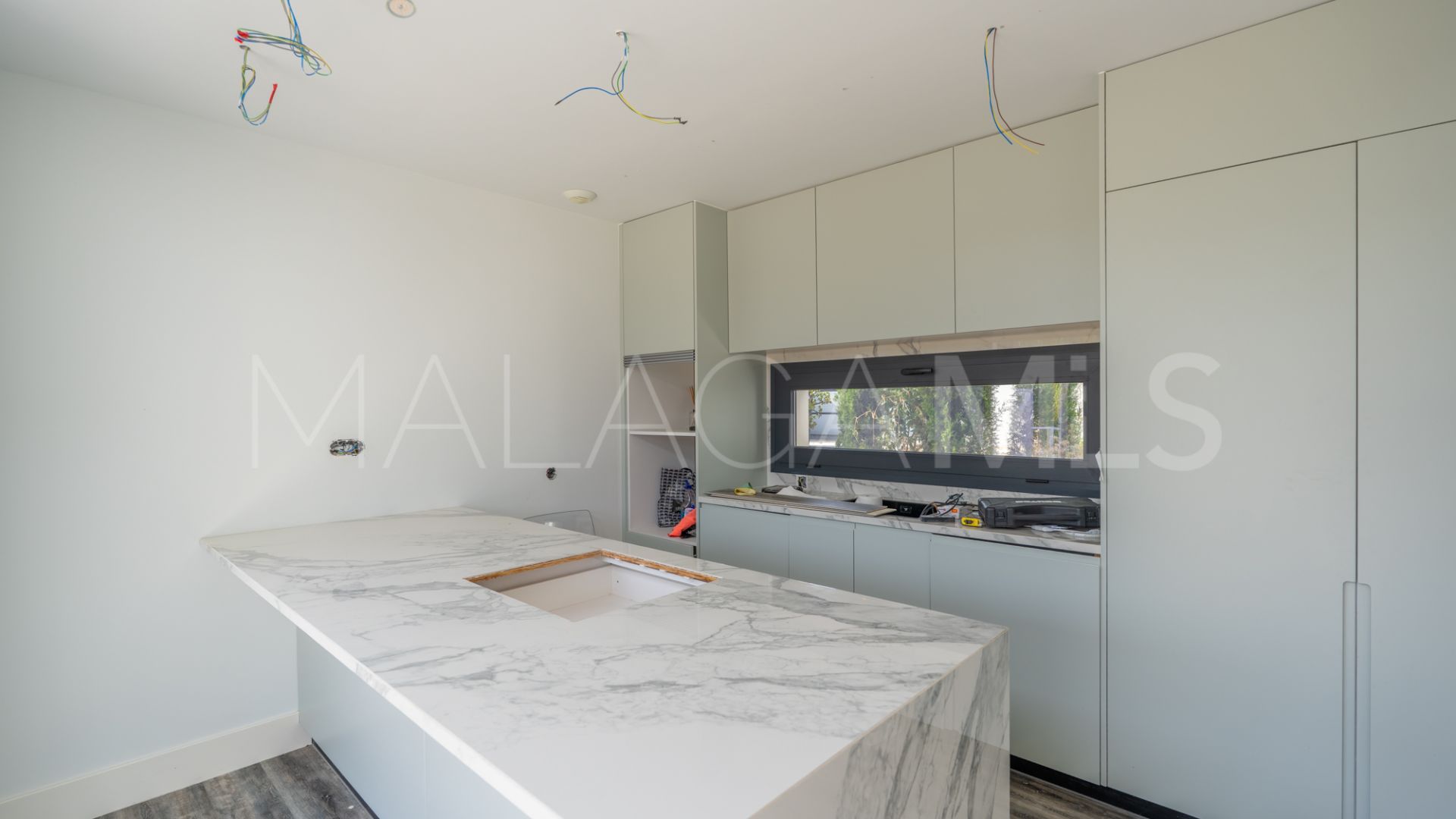 Villa for sale in New Golden Mile