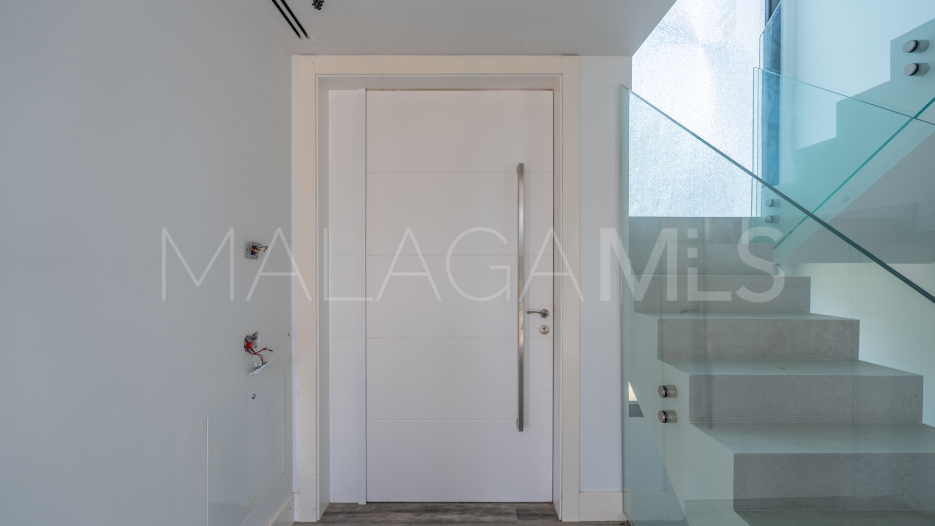 Villa for sale in New Golden Mile