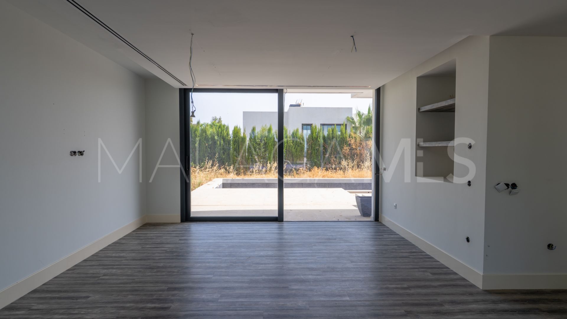 Villa for sale in New Golden Mile