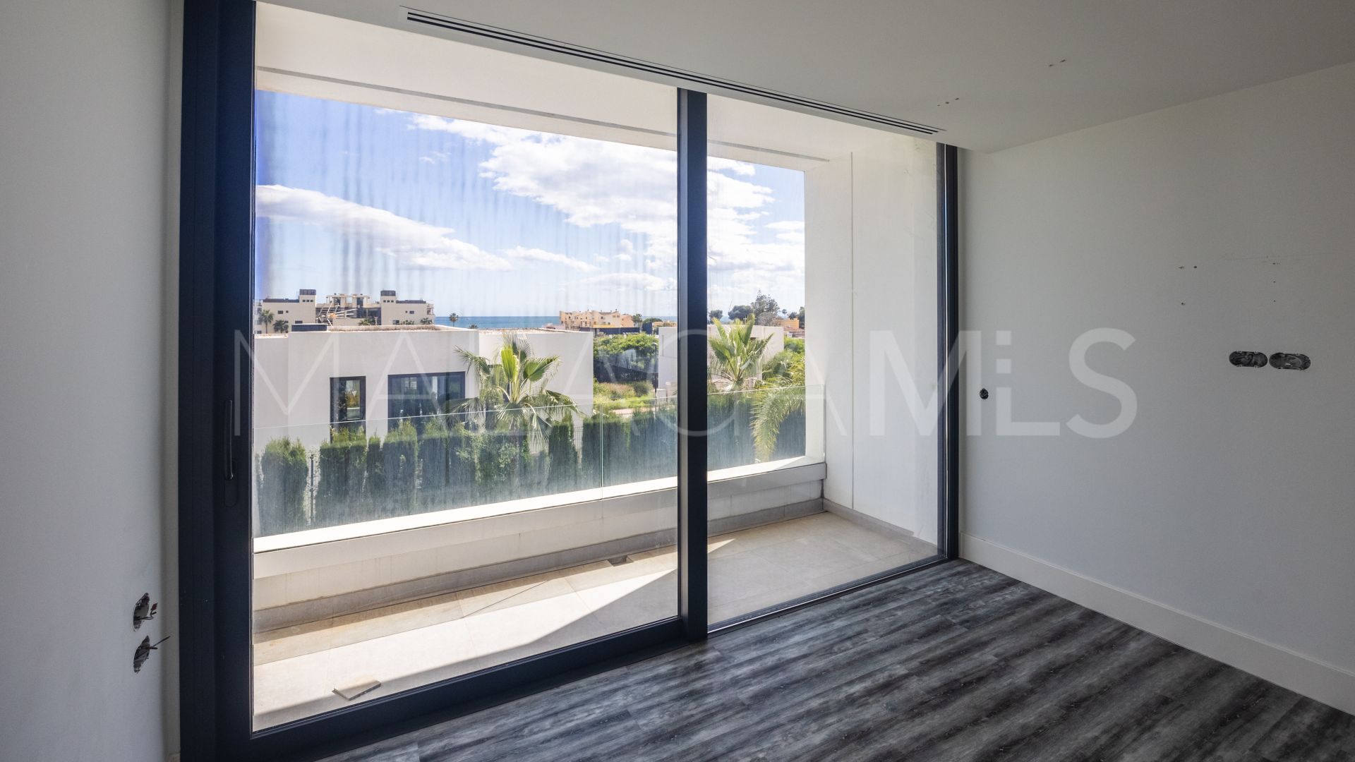 Villa for sale in New Golden Mile