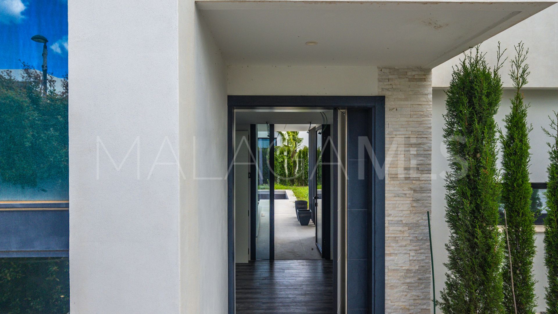 Villa for sale in New Golden Mile