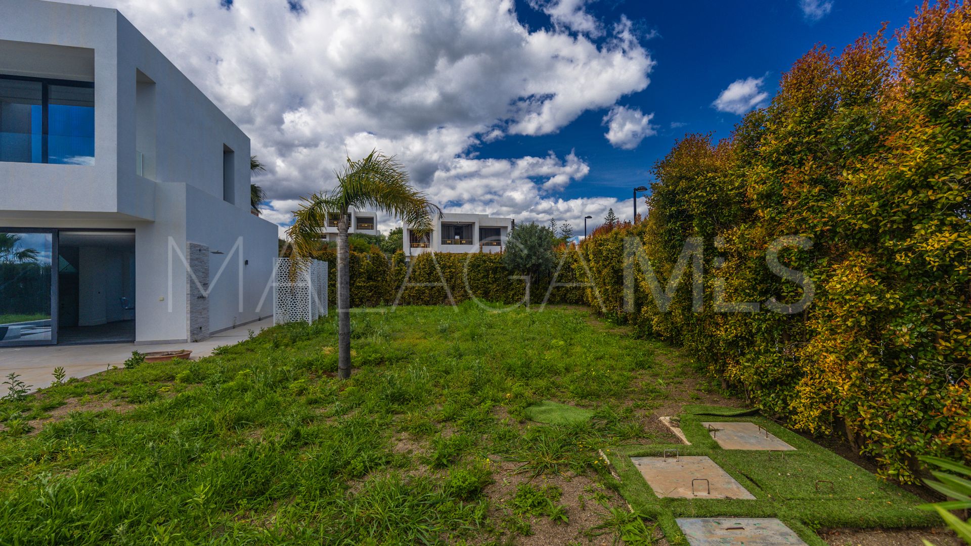 Villa for sale in New Golden Mile