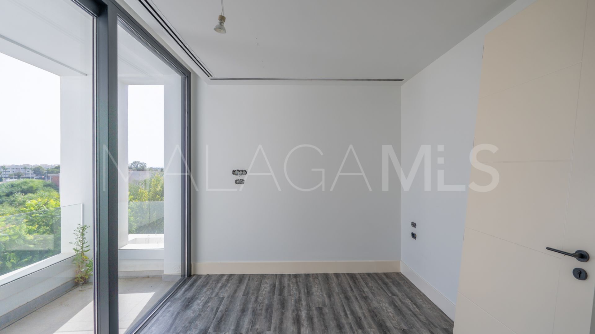 Villa for sale in New Golden Mile