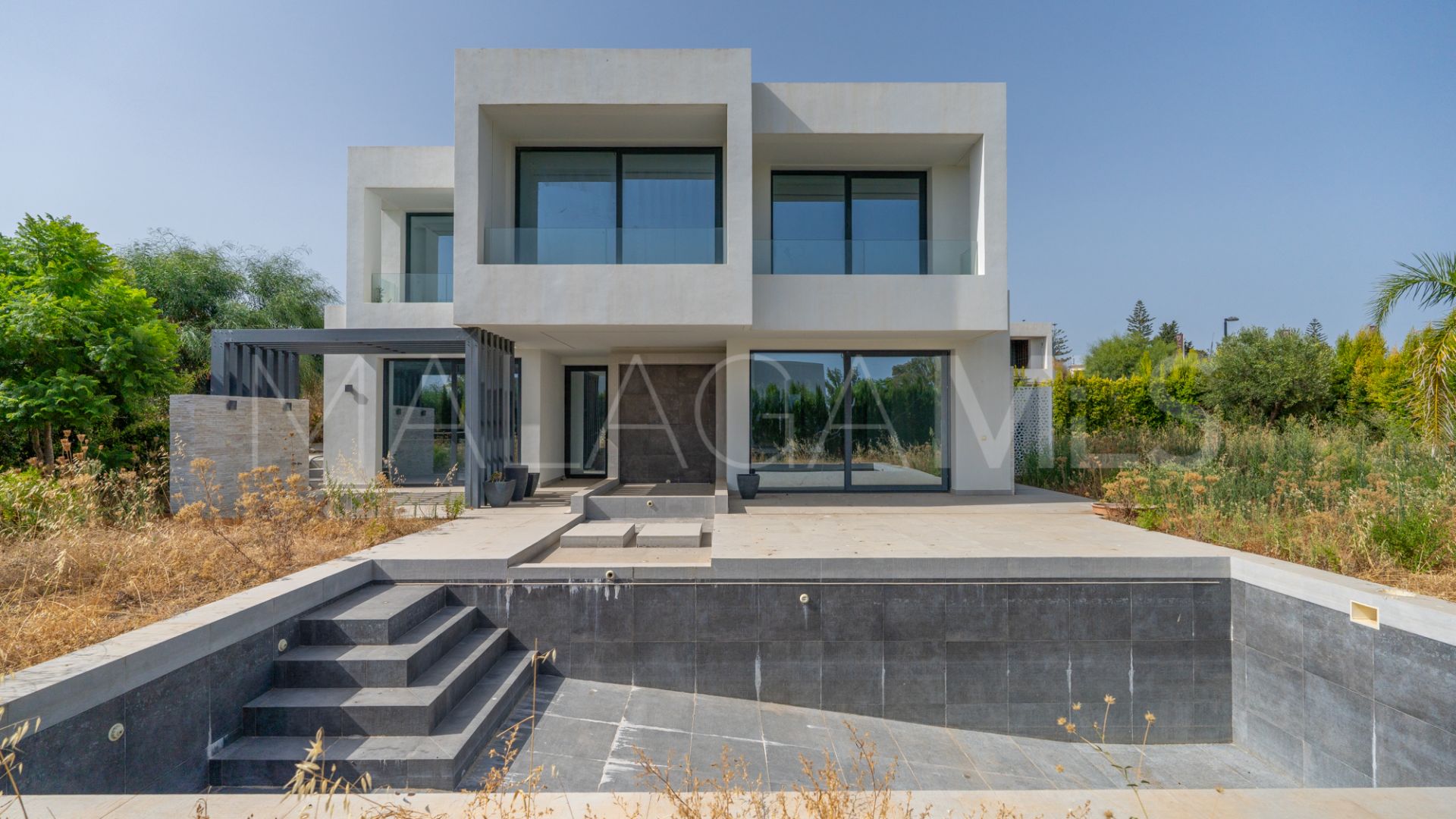 Villa for sale in New Golden Mile