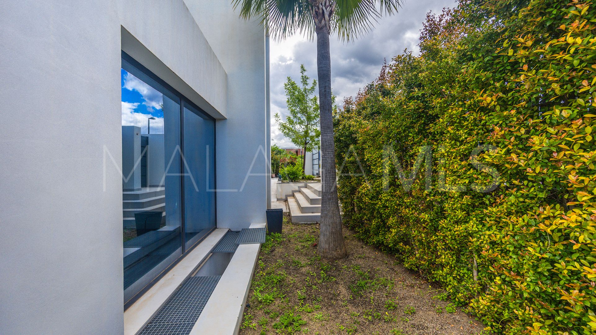 Villa for sale in New Golden Mile