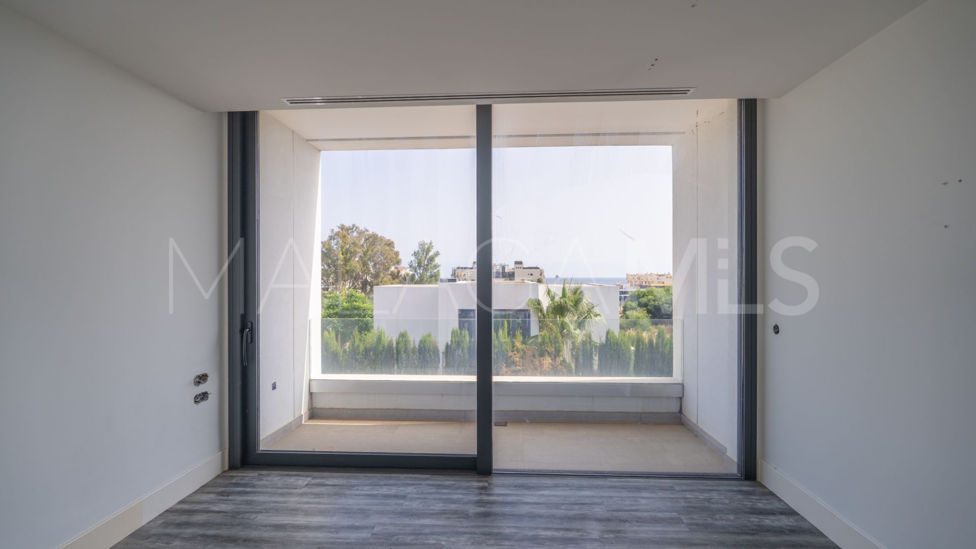 Villa for sale in New Golden Mile