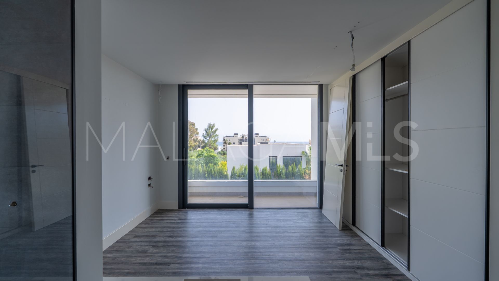 Villa for sale in New Golden Mile