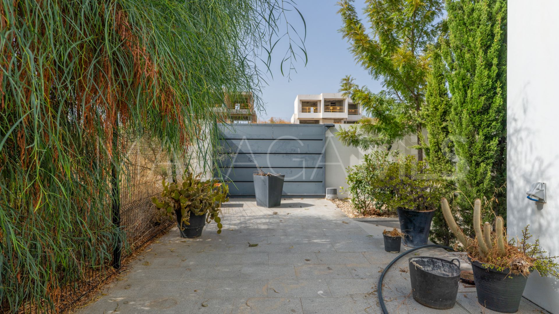 Villa for sale in New Golden Mile