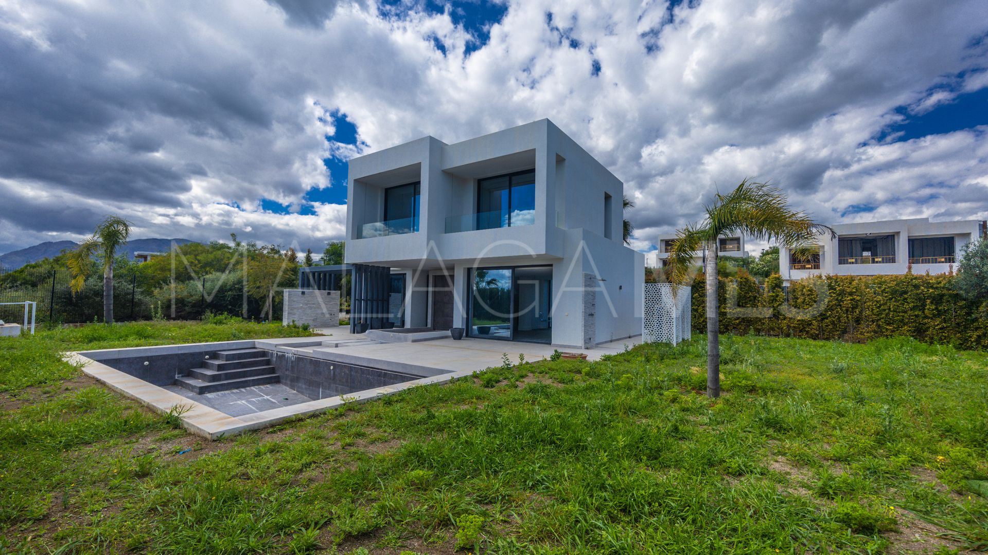 Villa for sale in New Golden Mile