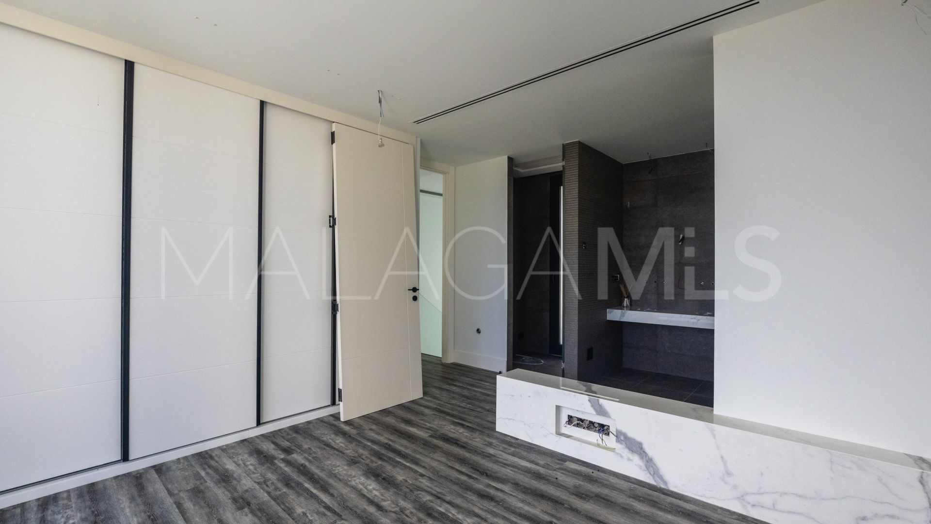 Villa for sale in New Golden Mile