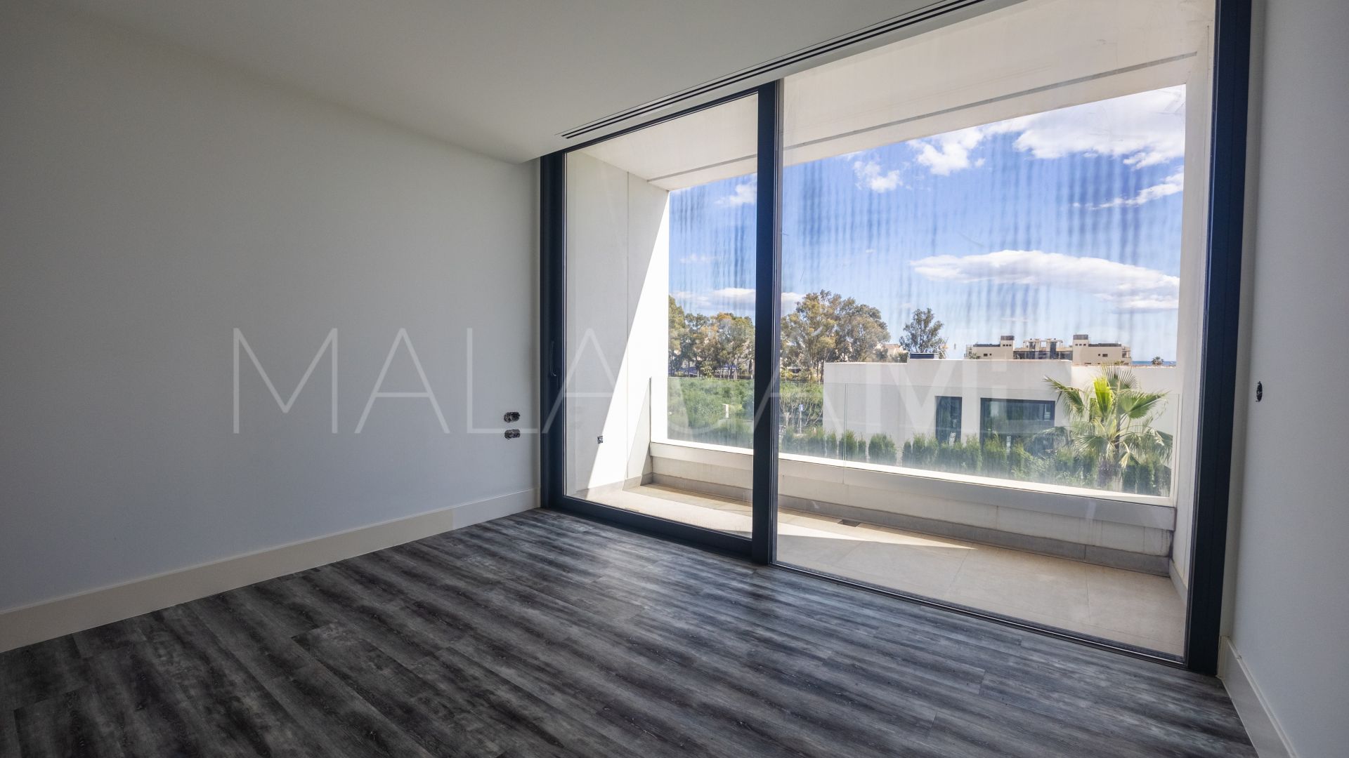 Villa for sale in New Golden Mile