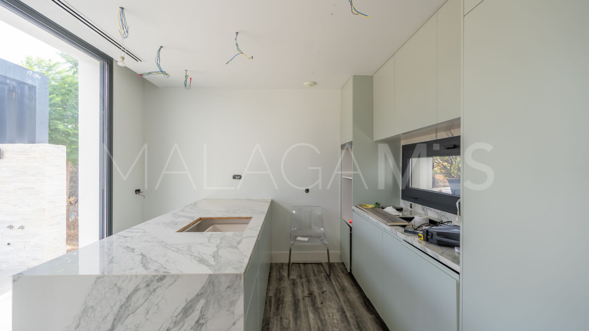 Villa for sale in New Golden Mile