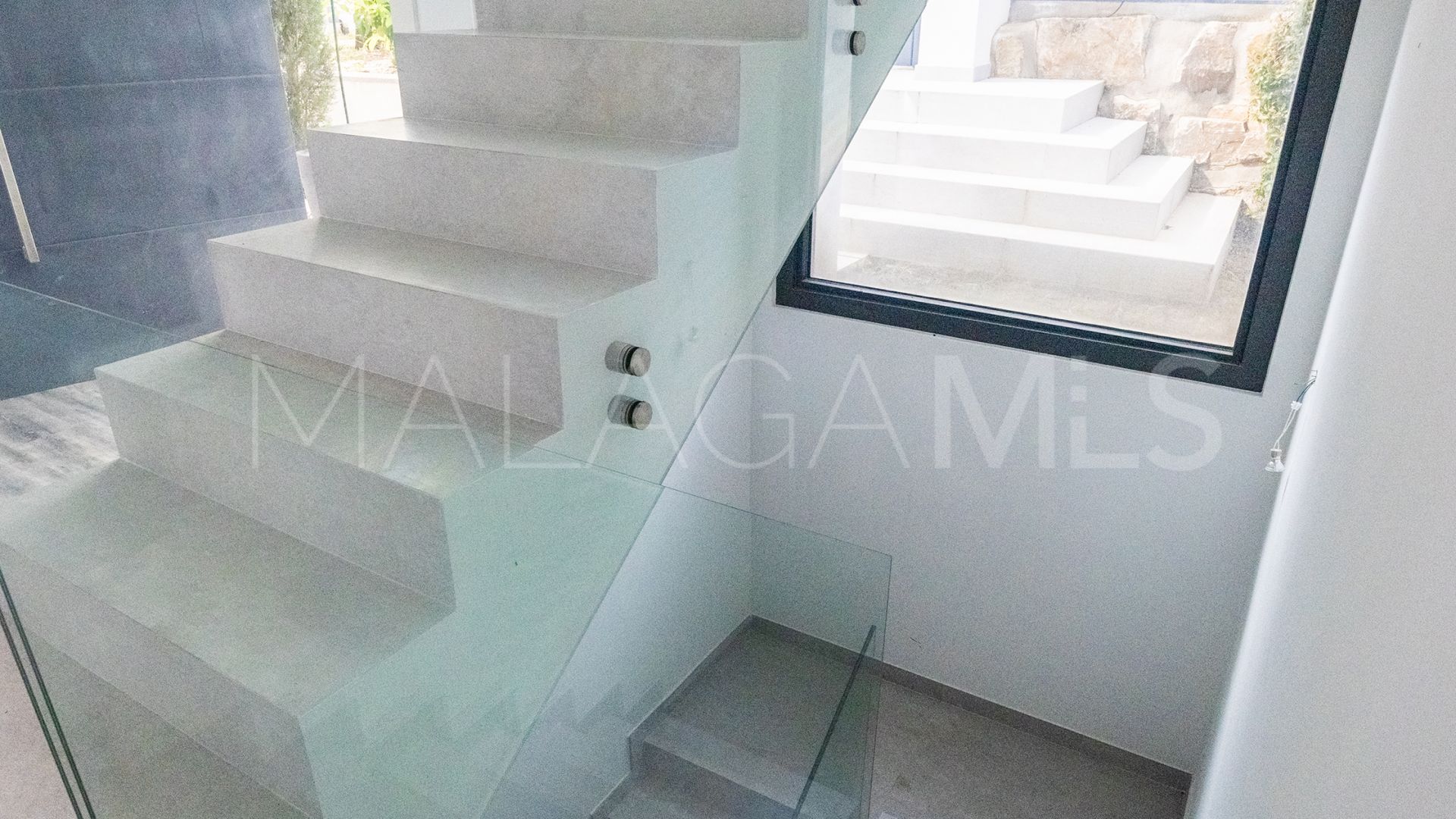 Villa for sale in New Golden Mile