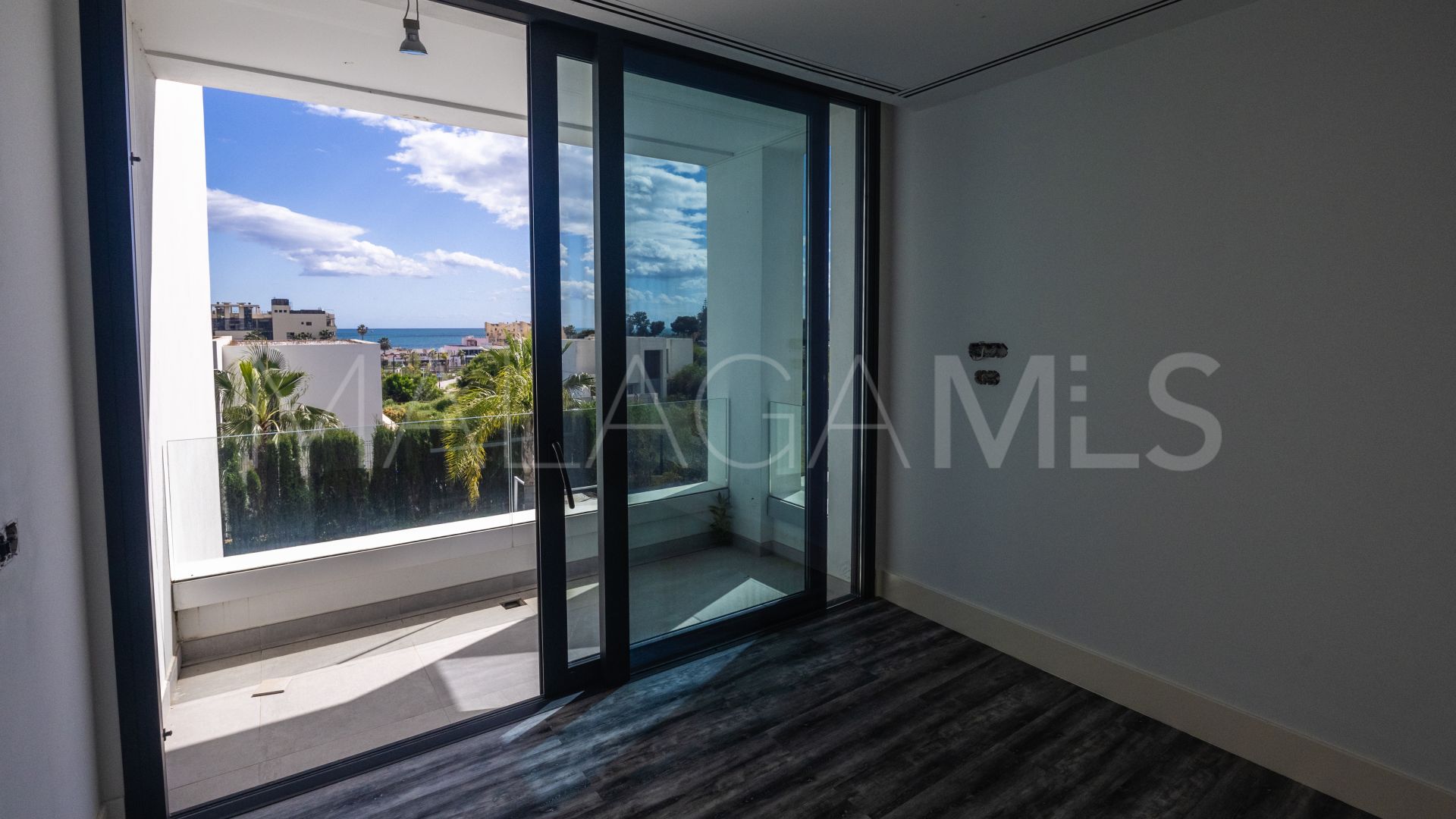 Villa for sale in New Golden Mile