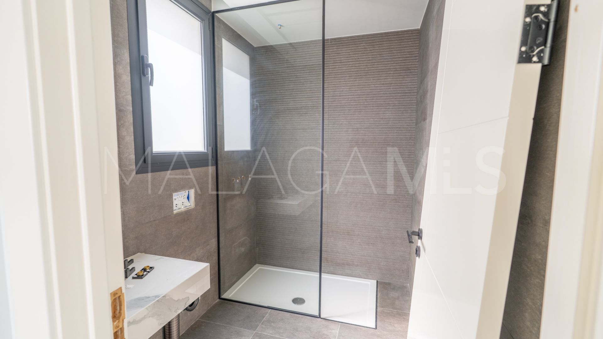 Villa for sale in New Golden Mile