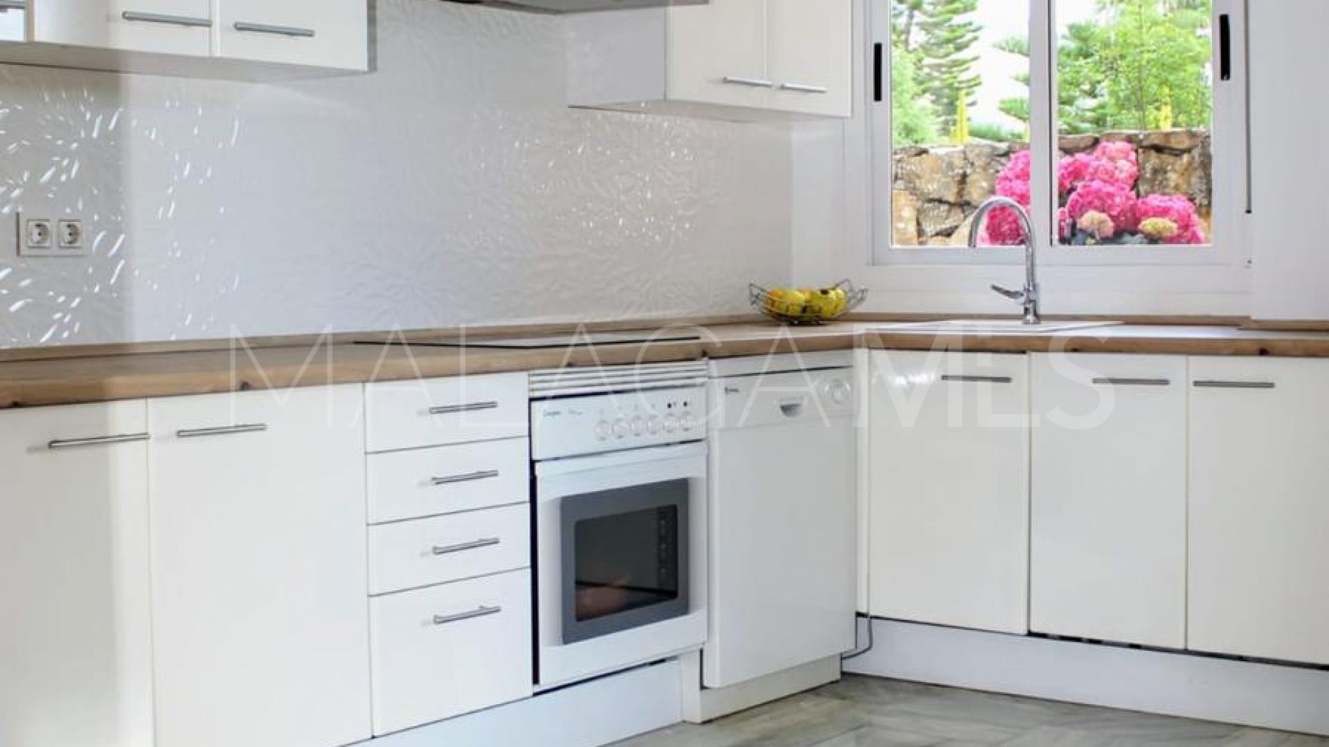 Villa for sale in Lomas de Guadalmina