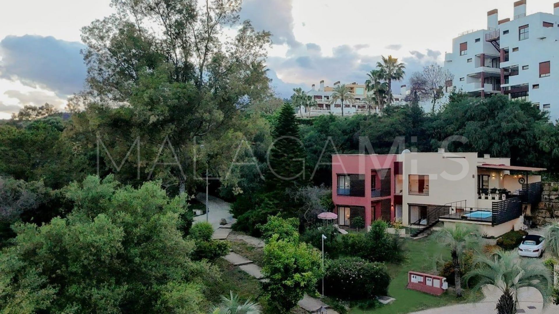 Villa for sale in Lomas de Guadalmina