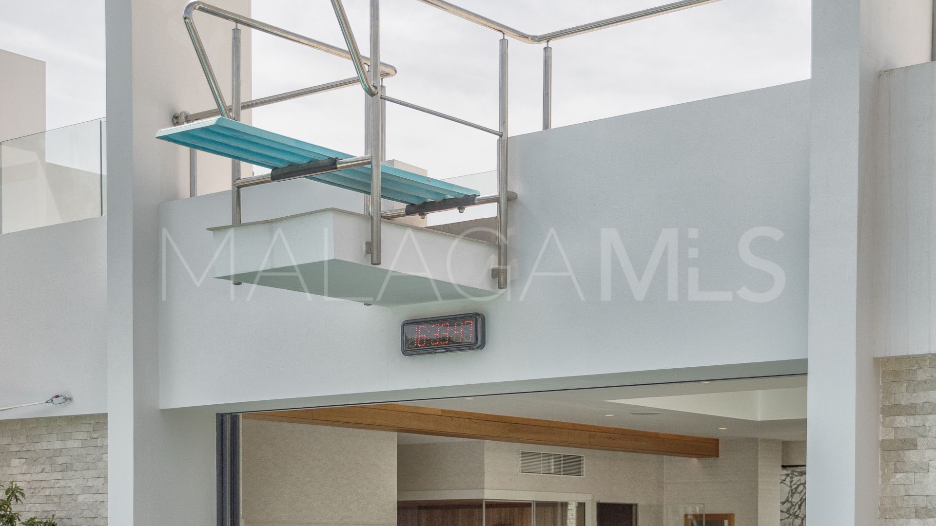 Villa de 7 bedrooms for sale in Estepona Este