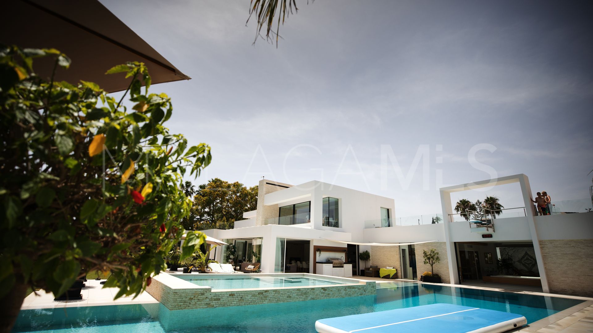 Villa de 7 bedrooms for sale in Estepona Este
