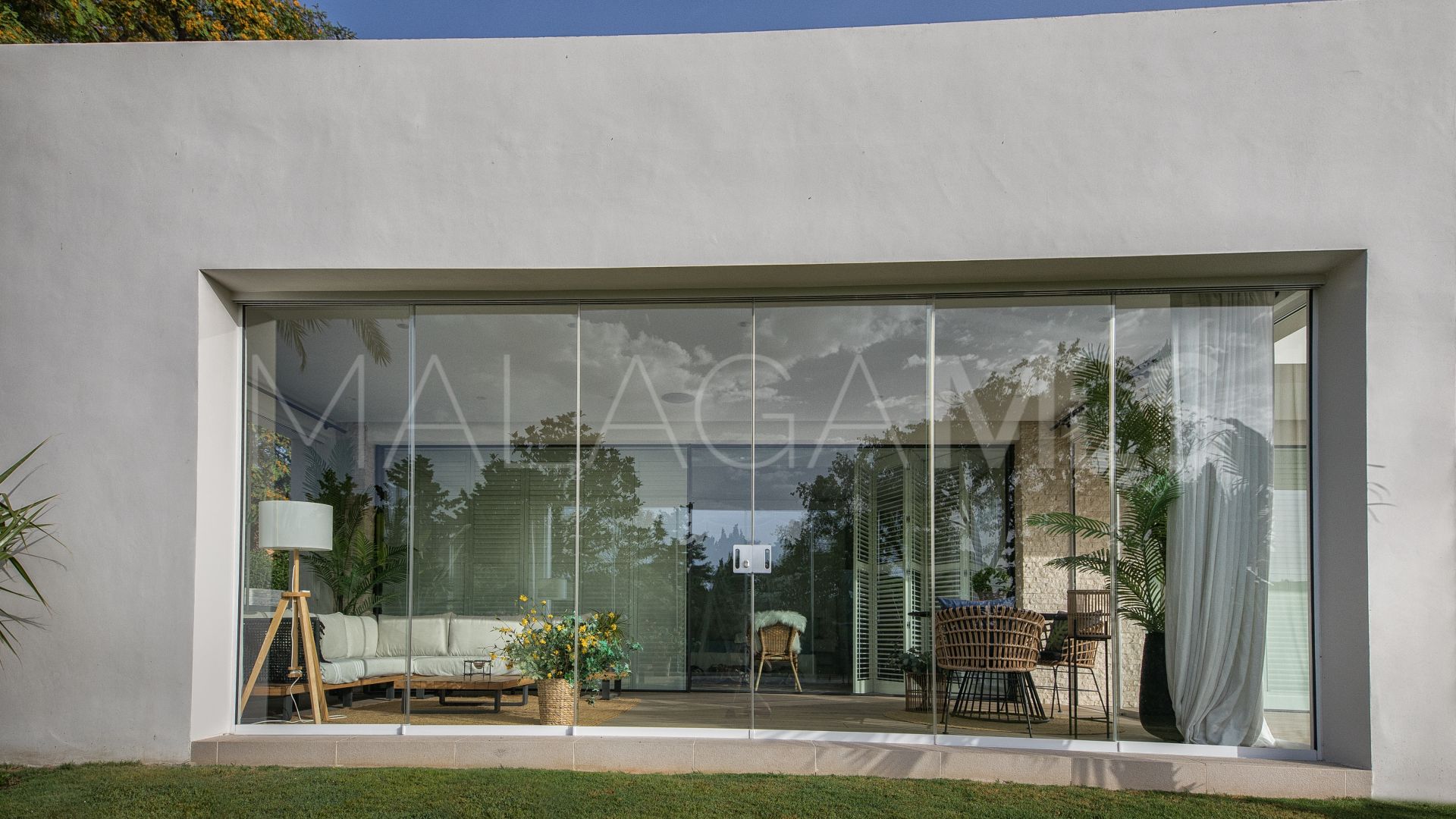 Villa de 7 bedrooms for sale in Estepona Este