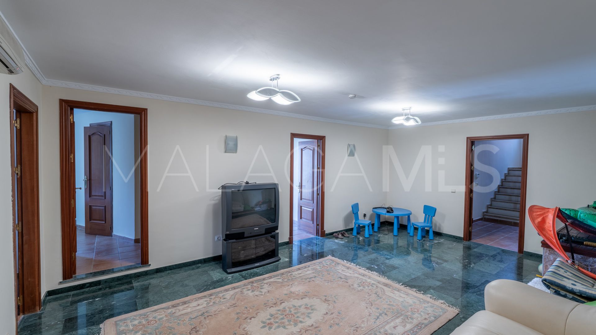Buy house in El Herrojo with 8 bedrooms