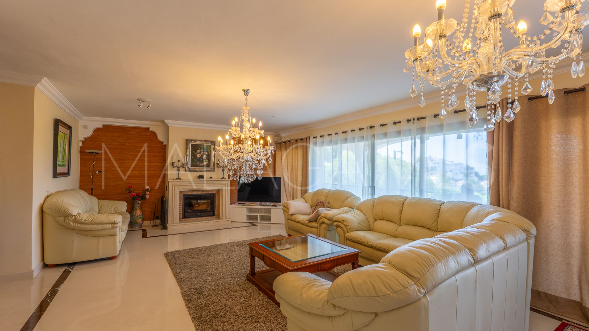 Buy house in El Herrojo with 8 bedrooms