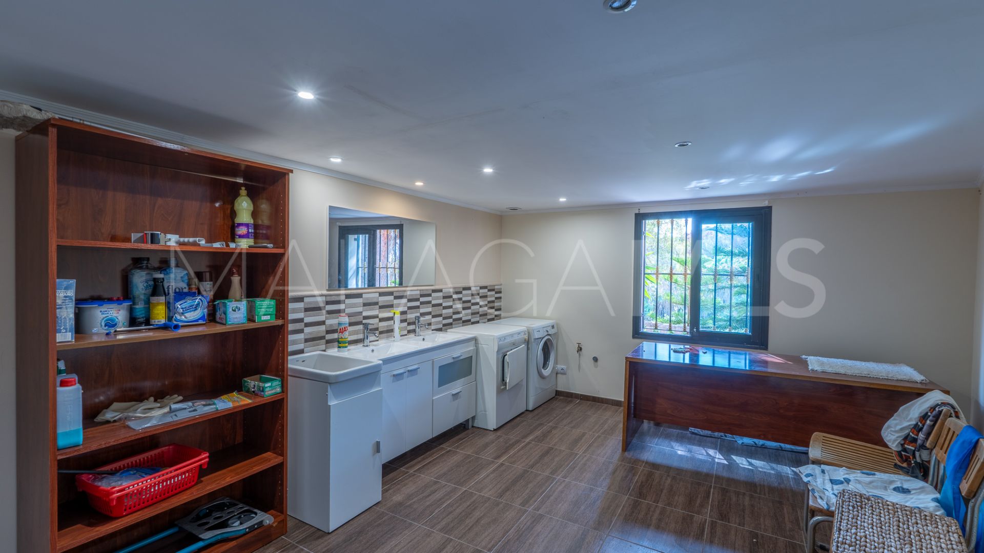 Buy house in El Herrojo with 8 bedrooms