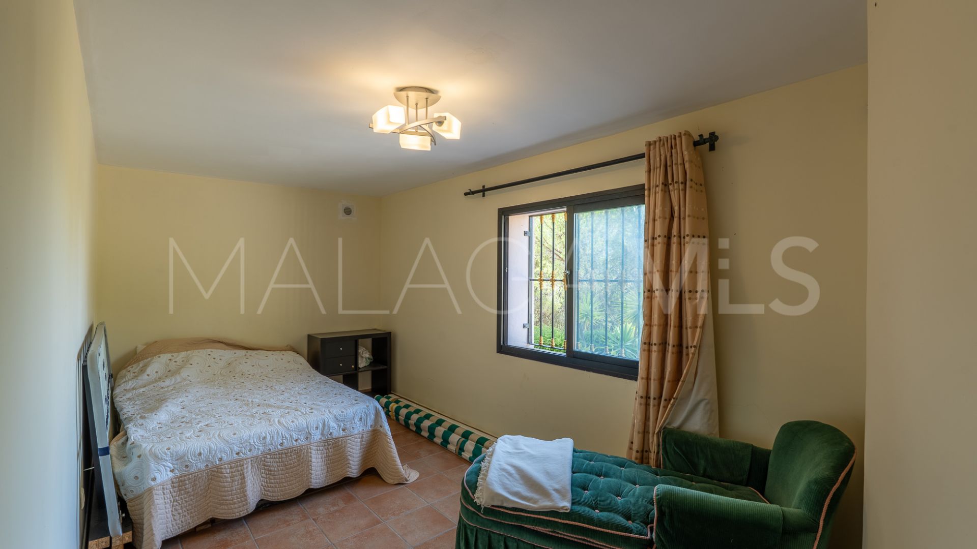 Buy house in El Herrojo with 8 bedrooms