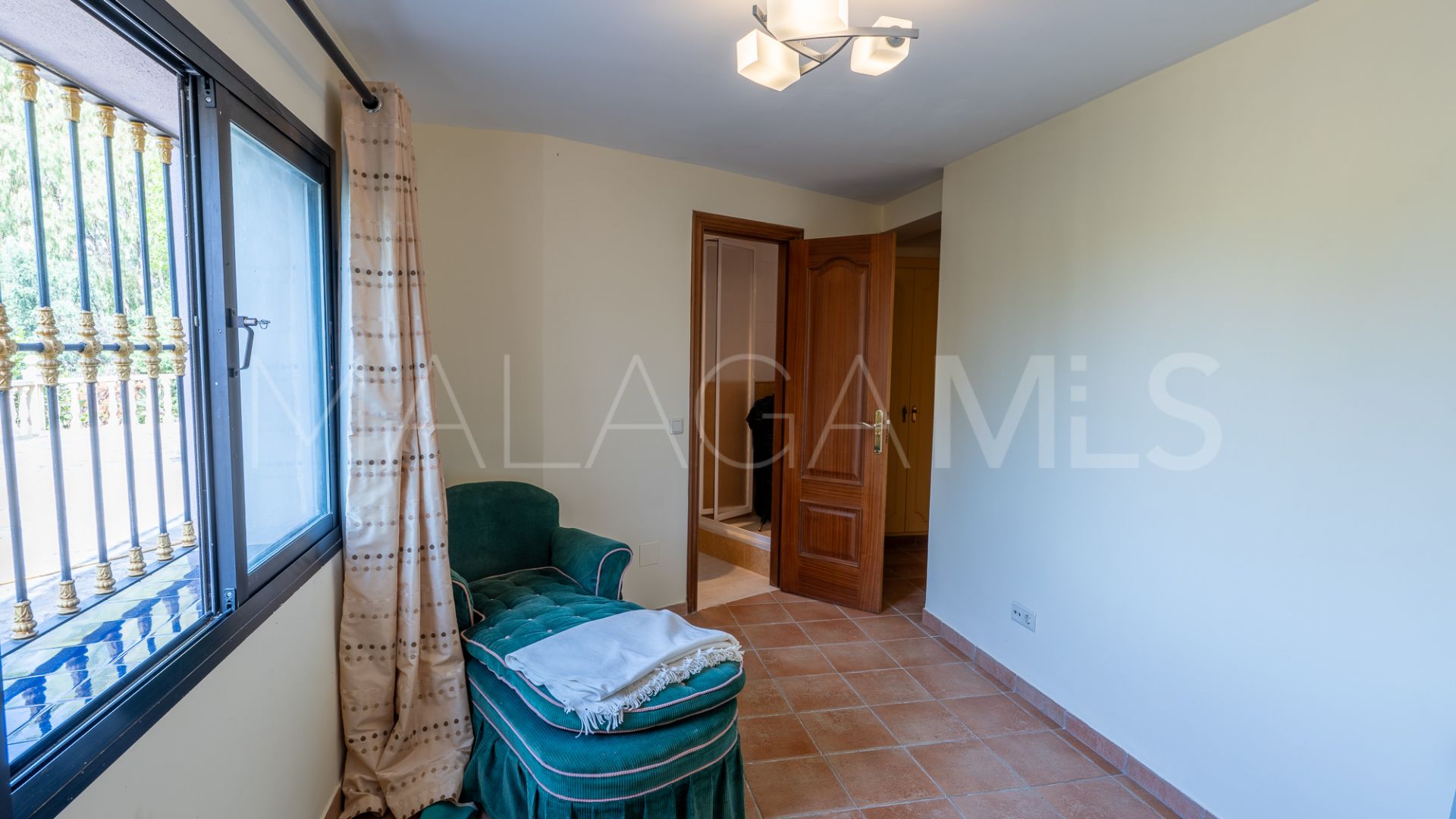 Buy house in El Herrojo with 8 bedrooms