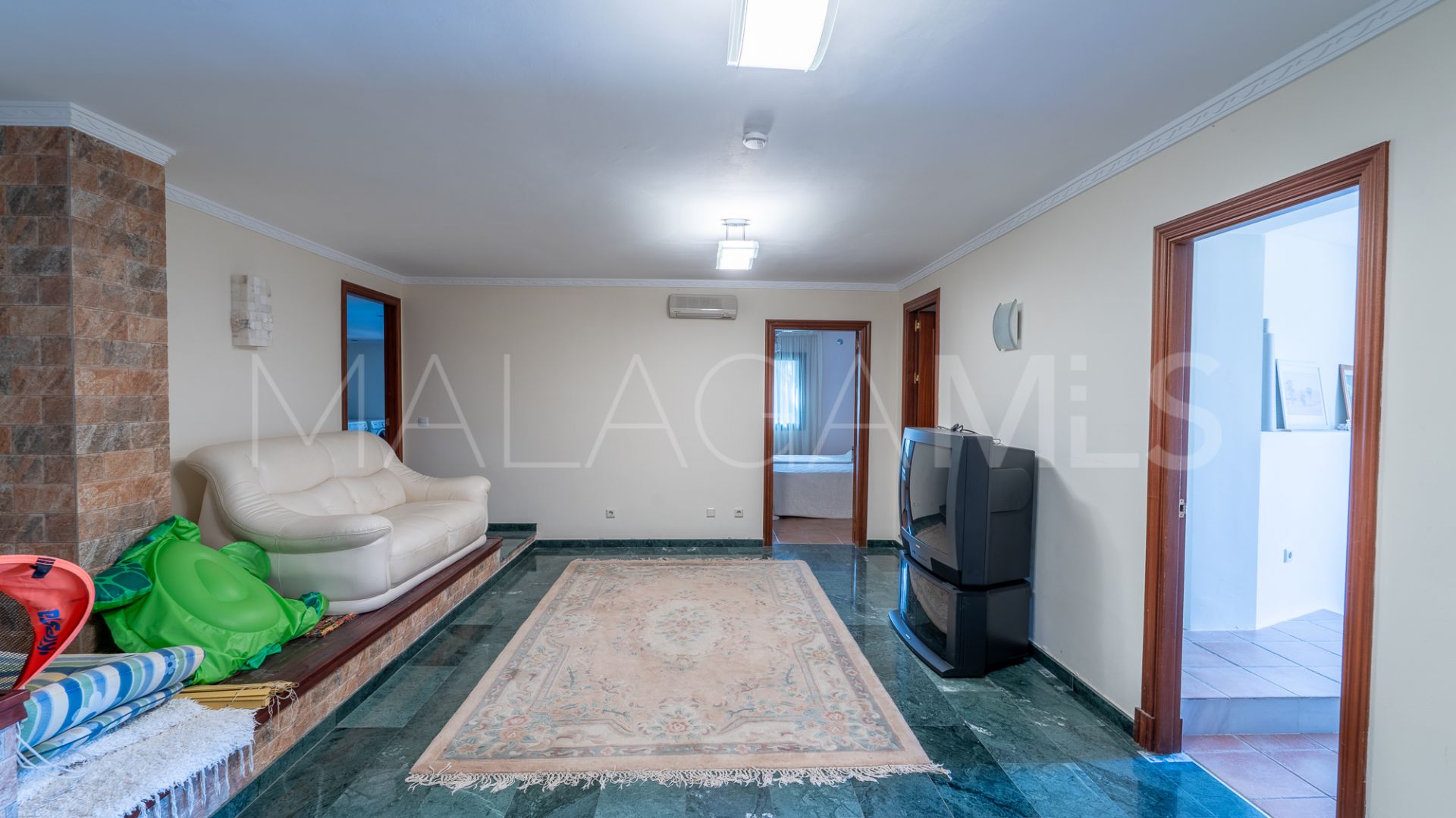 Buy house in El Herrojo with 8 bedrooms