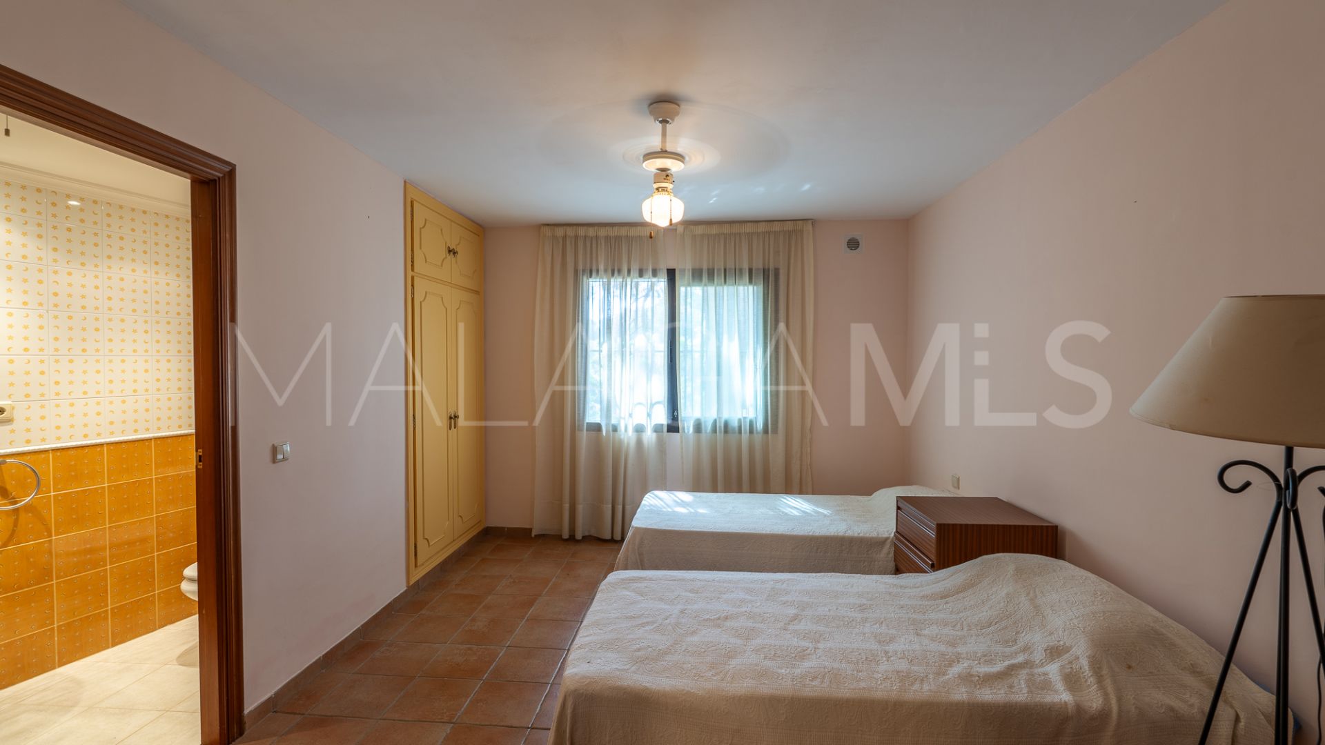 Buy house in El Herrojo with 8 bedrooms