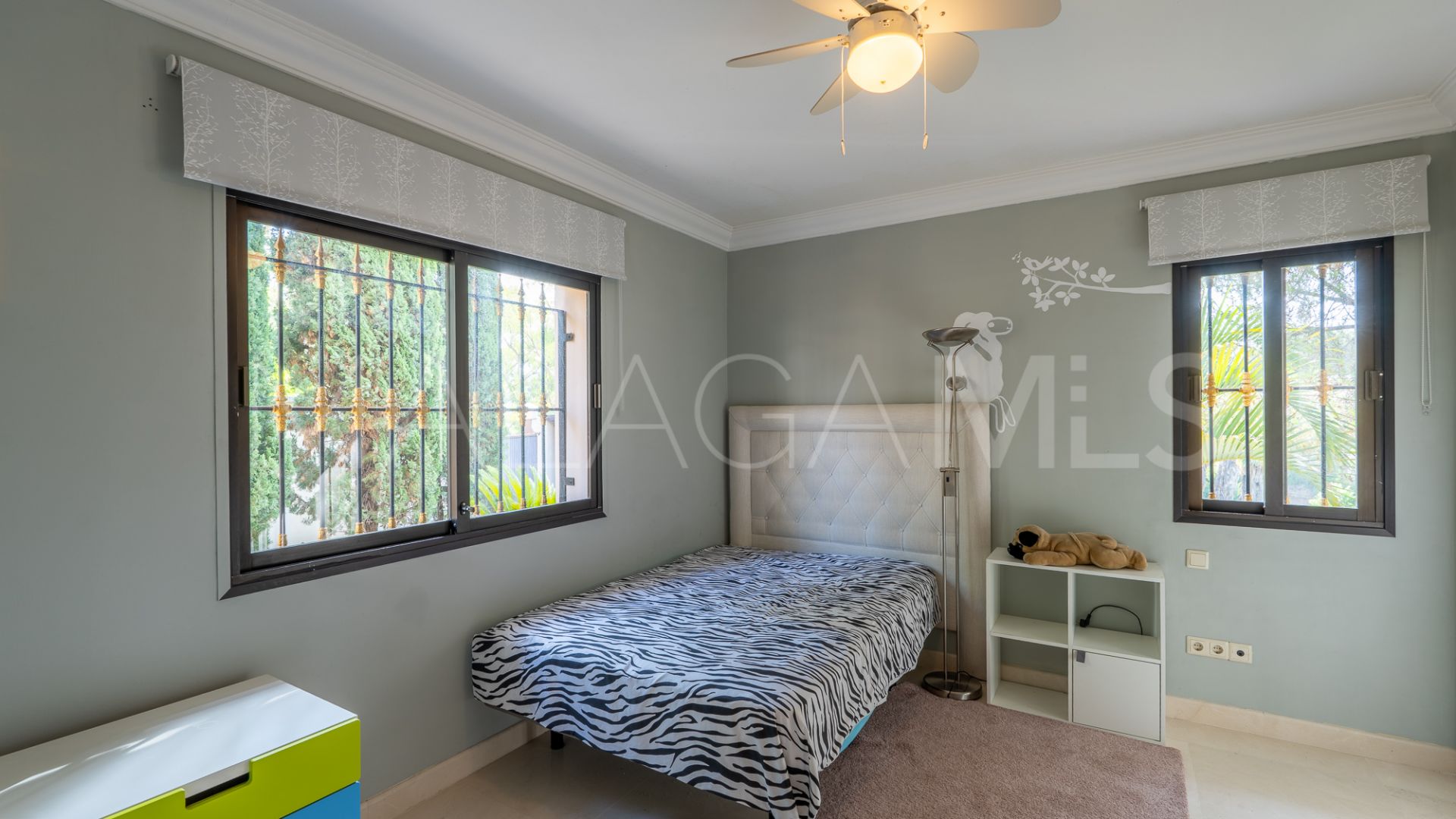Buy house in El Herrojo with 8 bedrooms