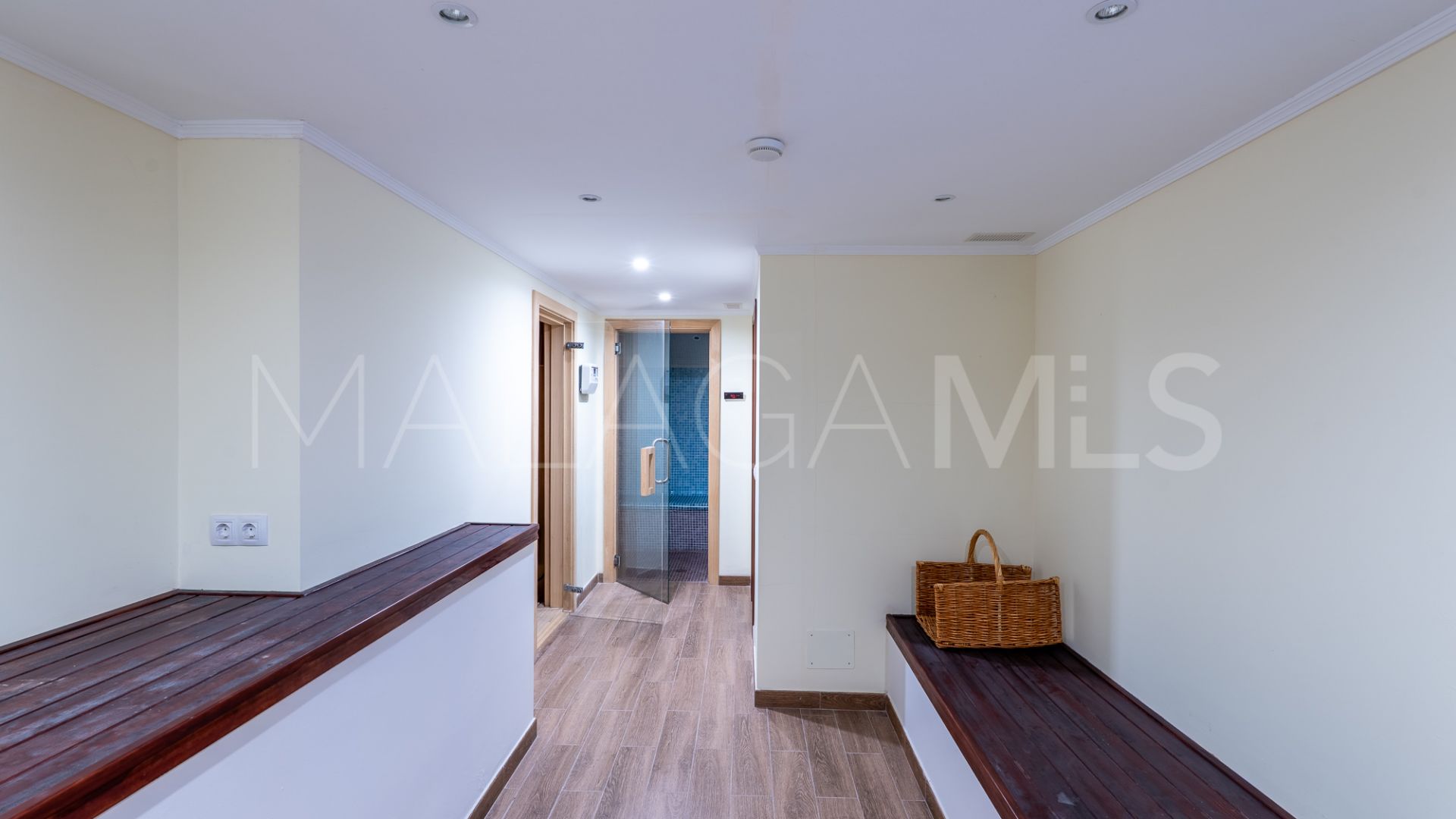 Buy house in El Herrojo with 8 bedrooms