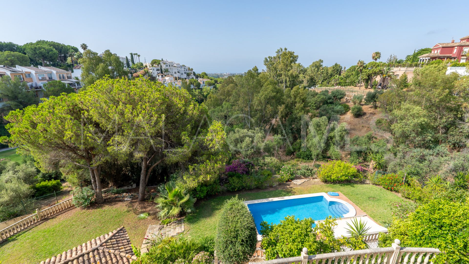Buy house in El Herrojo with 8 bedrooms