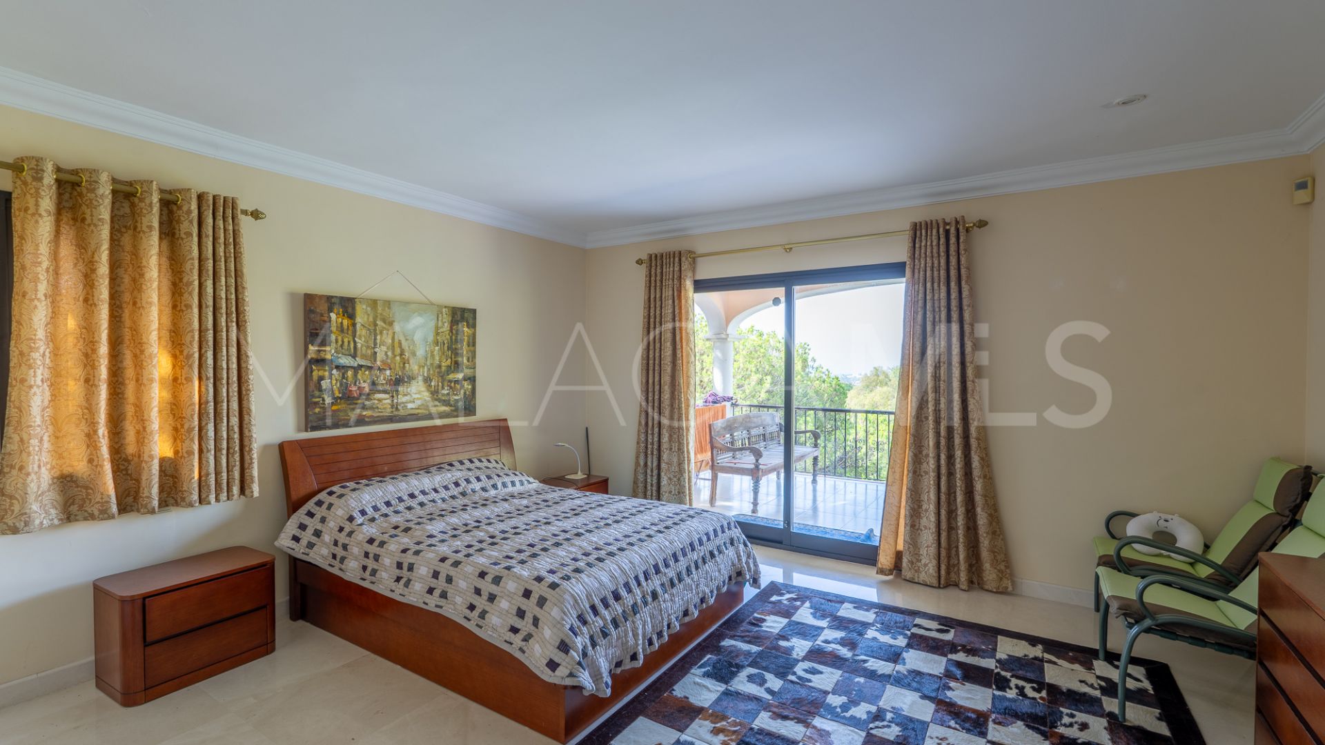 Buy house in El Herrojo with 8 bedrooms