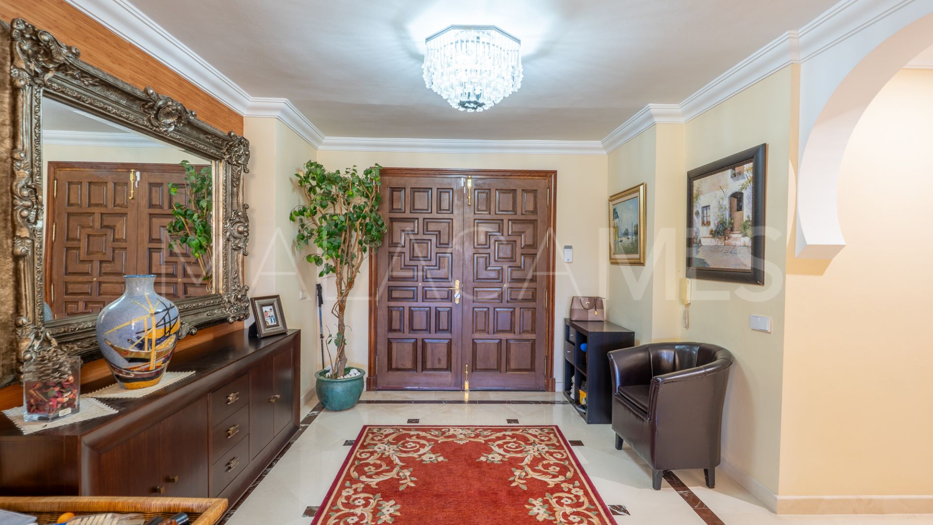 Buy house in El Herrojo with 8 bedrooms