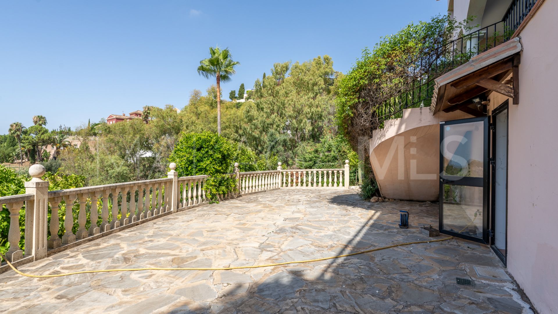 Buy house in El Herrojo with 8 bedrooms