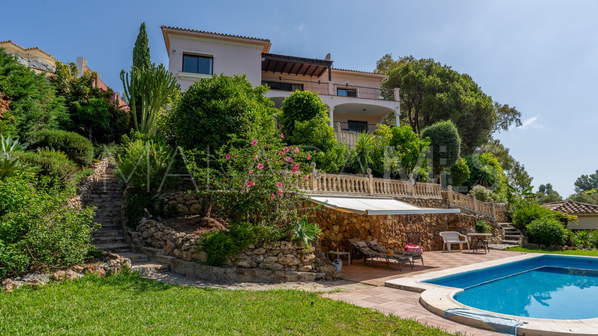 Buy house in El Herrojo with 8 bedrooms