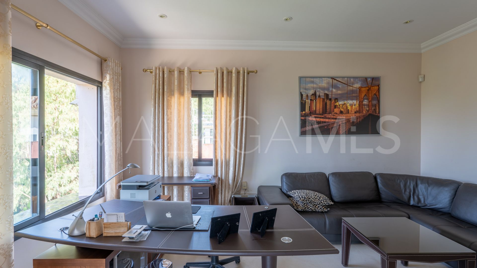 Buy house in El Herrojo with 8 bedrooms