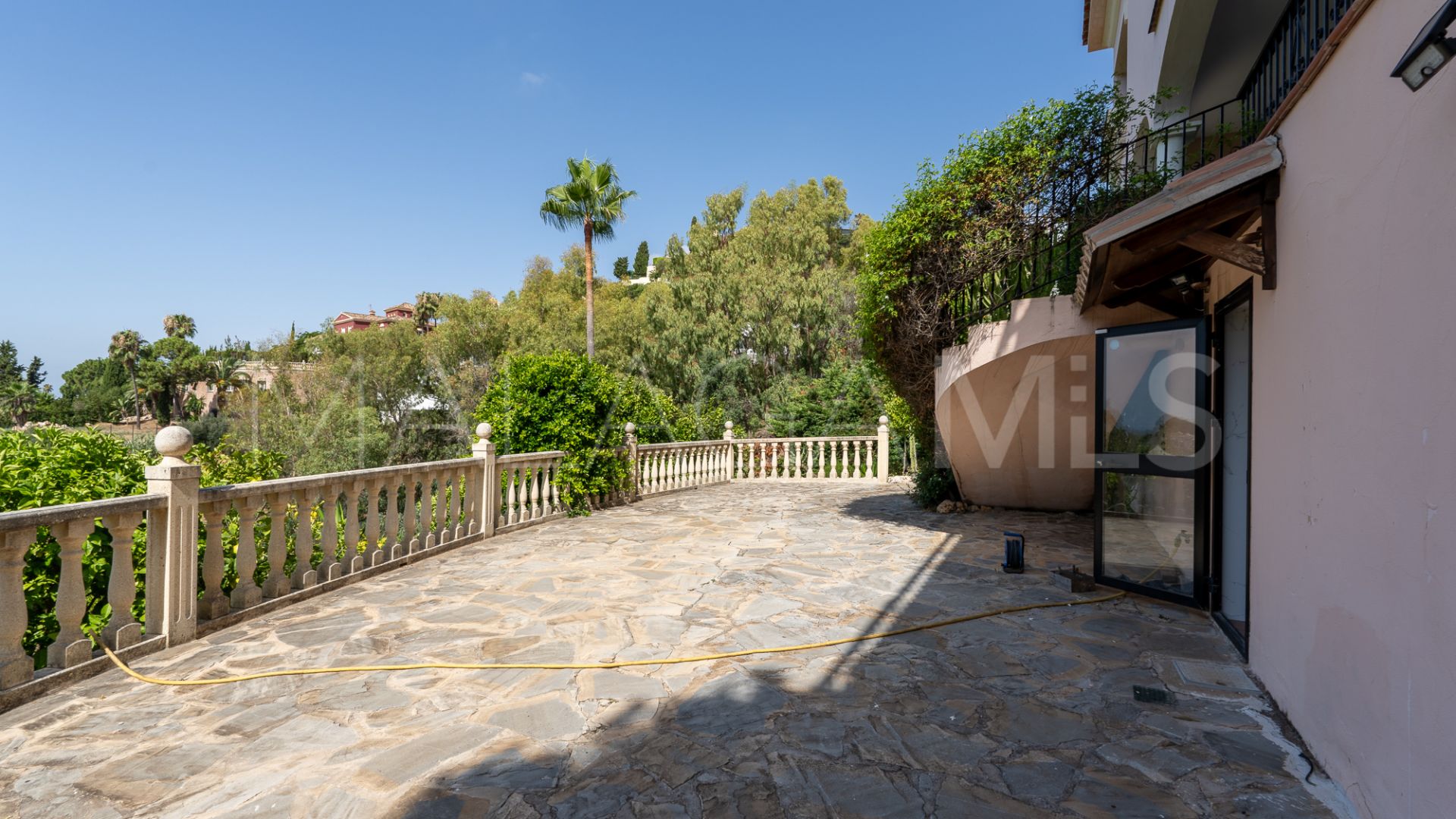 Buy house in El Herrojo with 8 bedrooms