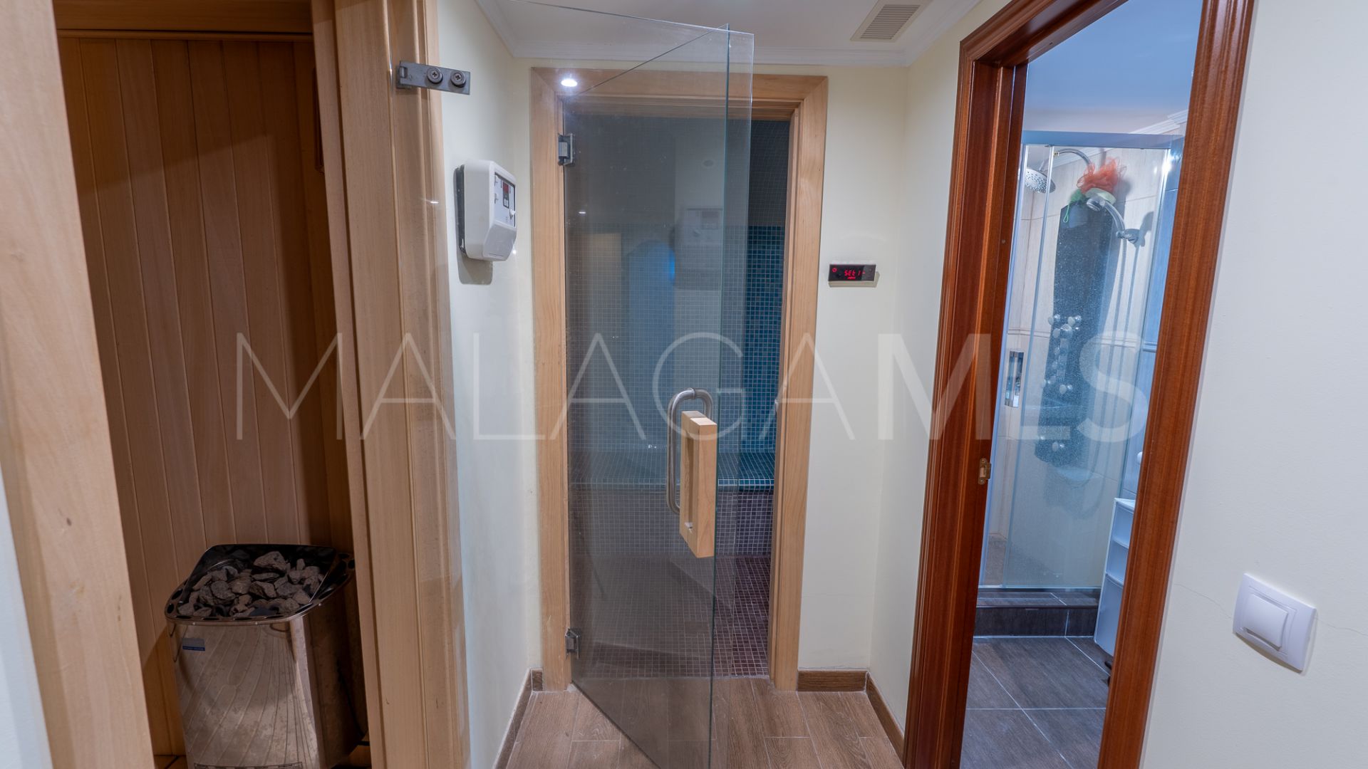 Buy house in El Herrojo with 8 bedrooms