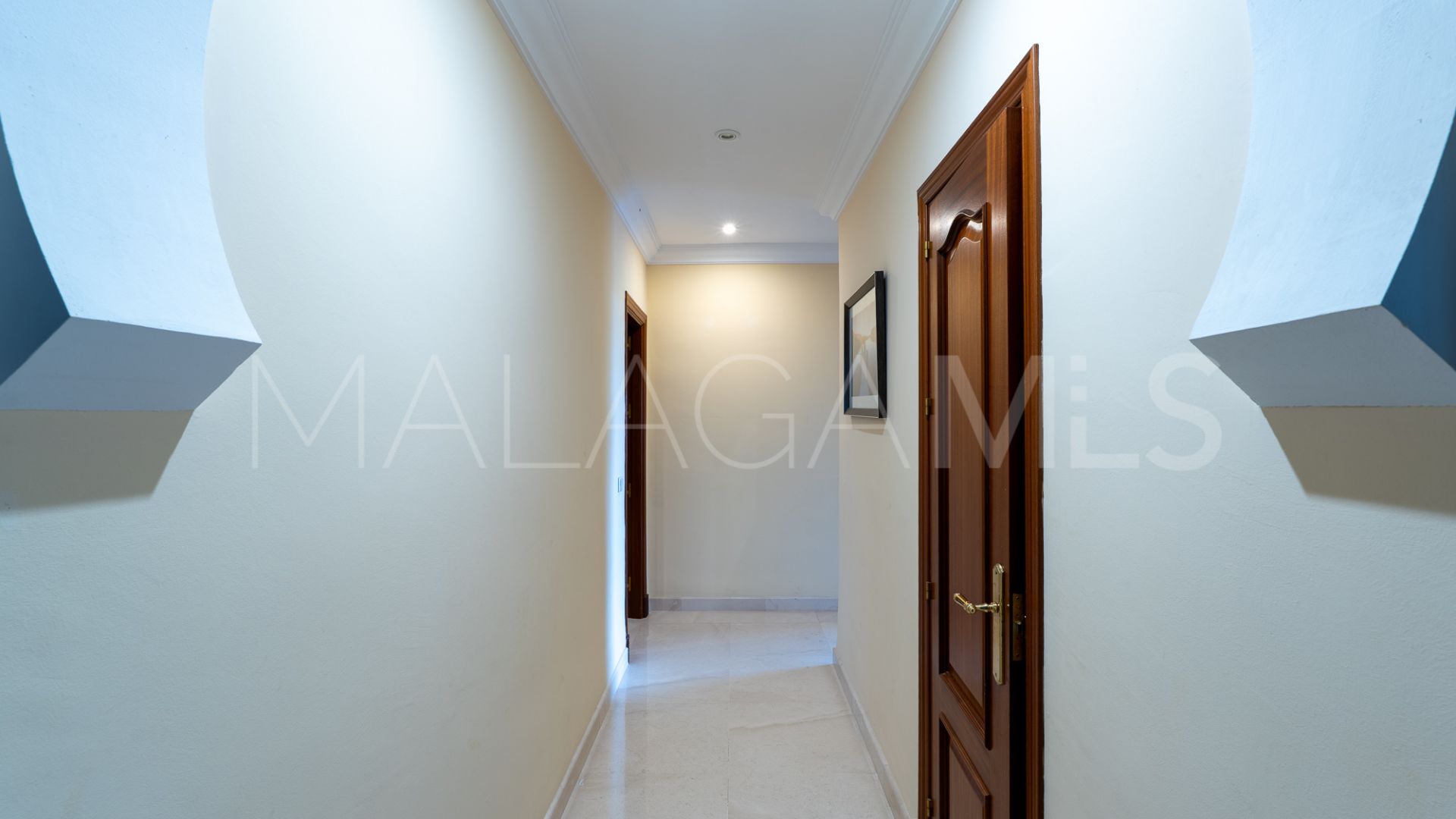 Buy house in El Herrojo with 8 bedrooms