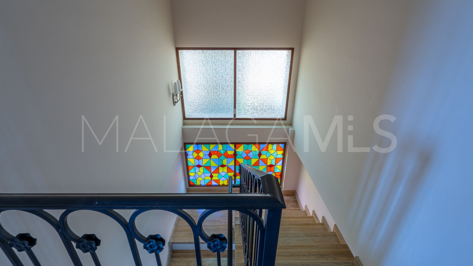 Buy house in El Herrojo with 8 bedrooms