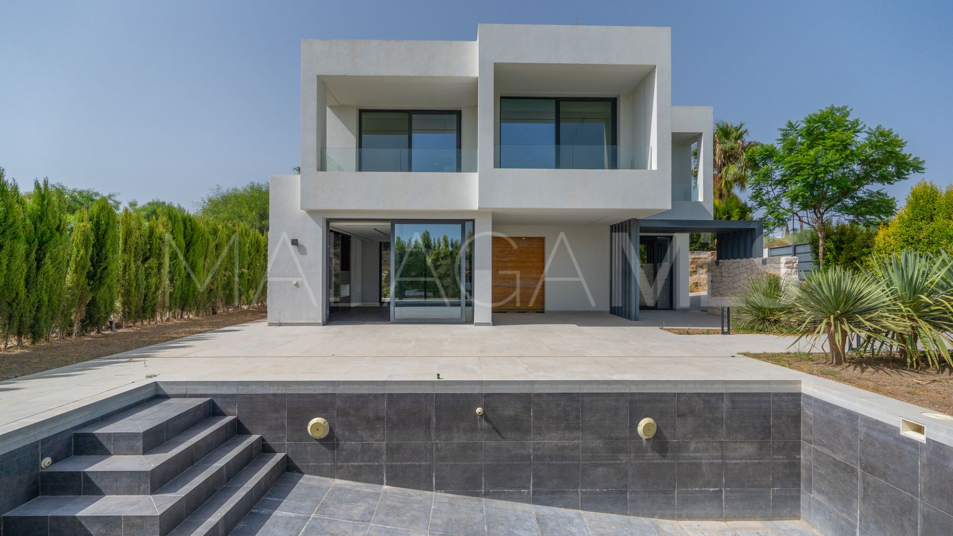 Villa for sale in New Golden Mile